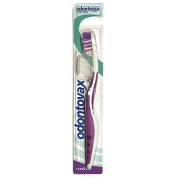 Total Tech Medium - Toothbrush with medium bristles in assorted colors